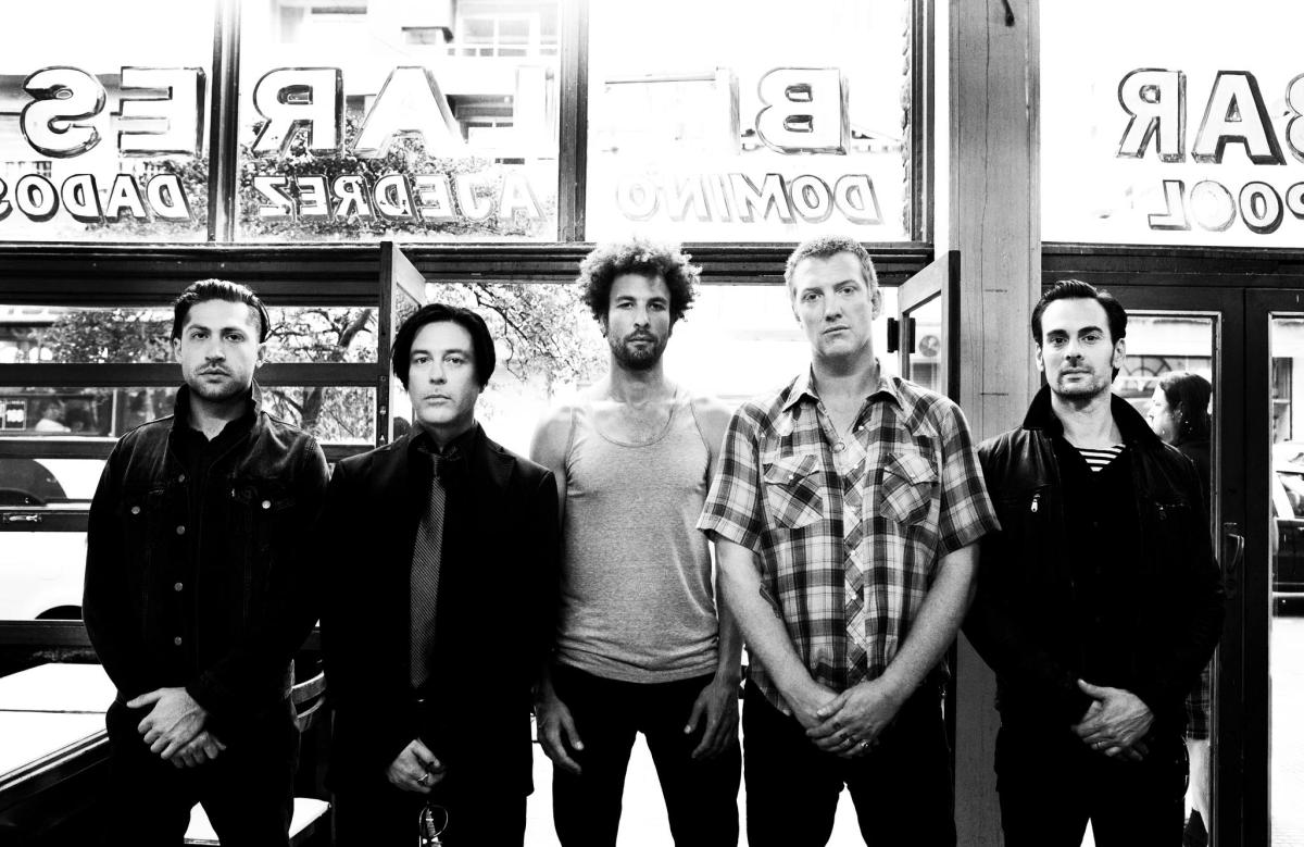 Queens of the Stone Age será maravilhoso no clipe de “The Vampyre of Time and Memory”